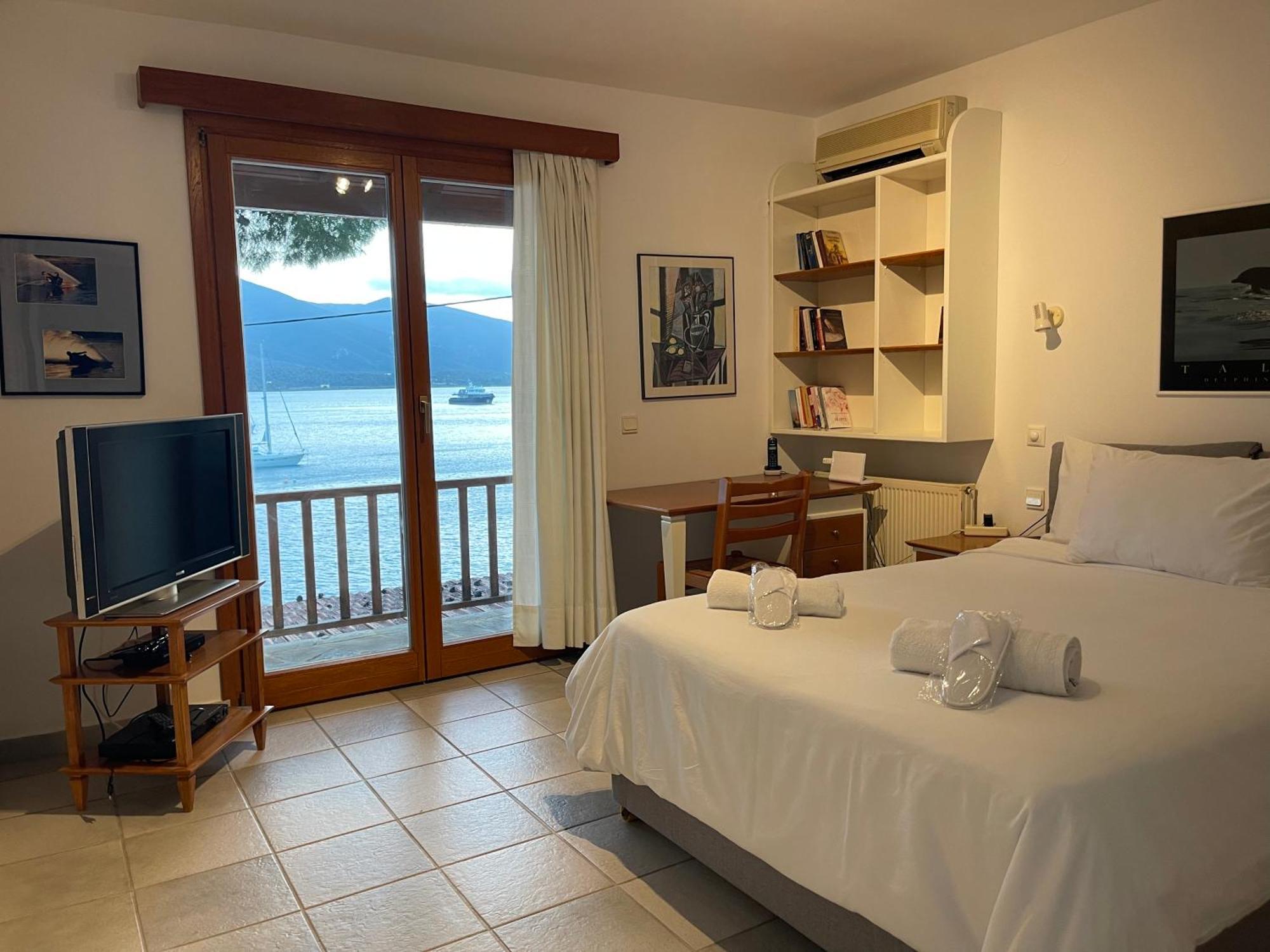 Sea-side 3 Bedroom- House Poros Town